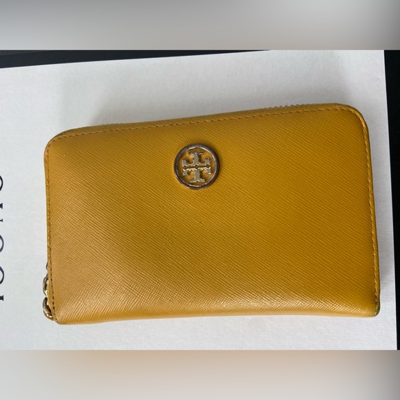 Authentic Tory Burch Wallet 🔥 - Picture 1 of 4